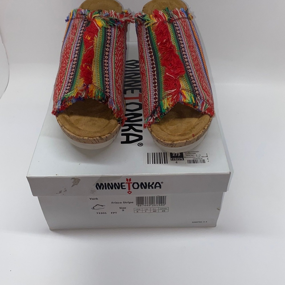 minnetonka‎ sandals